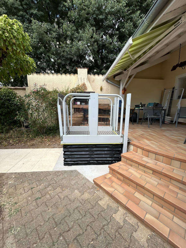 Visuel : Plateforme à vis sans fin: LIFTBOY ROMANS-SUR-ISERE (26100)