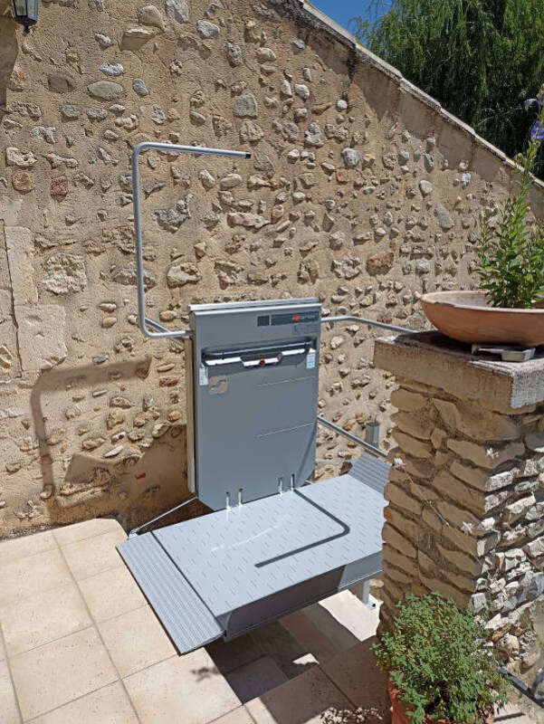 Photo de la référence La plateforme pour fauteuil roulant à SAUZET (26740)