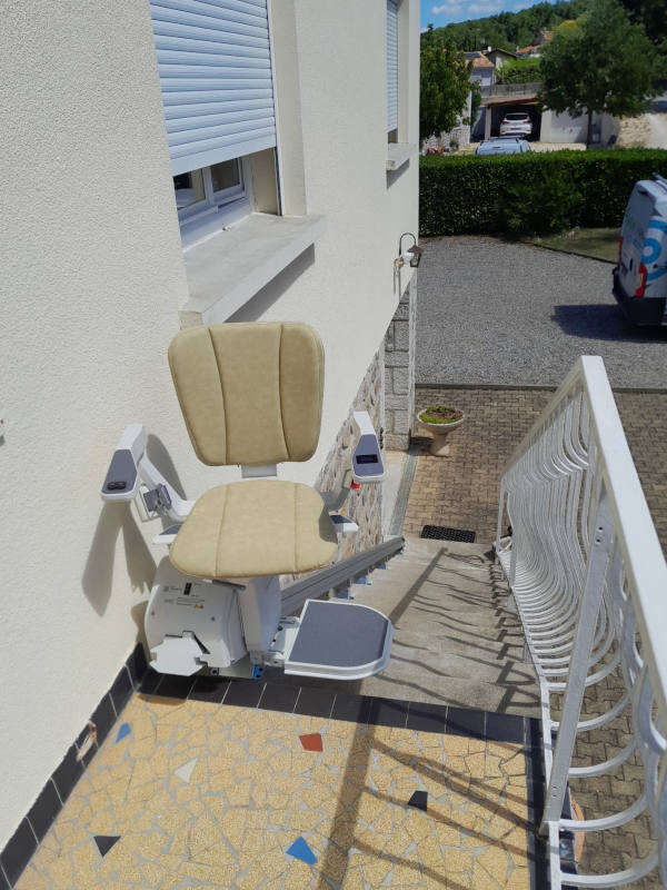Photo de la référence Chaise monte-escalier extérieur droit à VOGUE (07200)