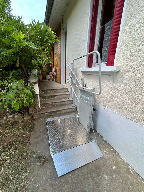Photo de la référence Plateforme DELTA pour fauteuil roulant à ROMANS-SUR-ISERE (26100)