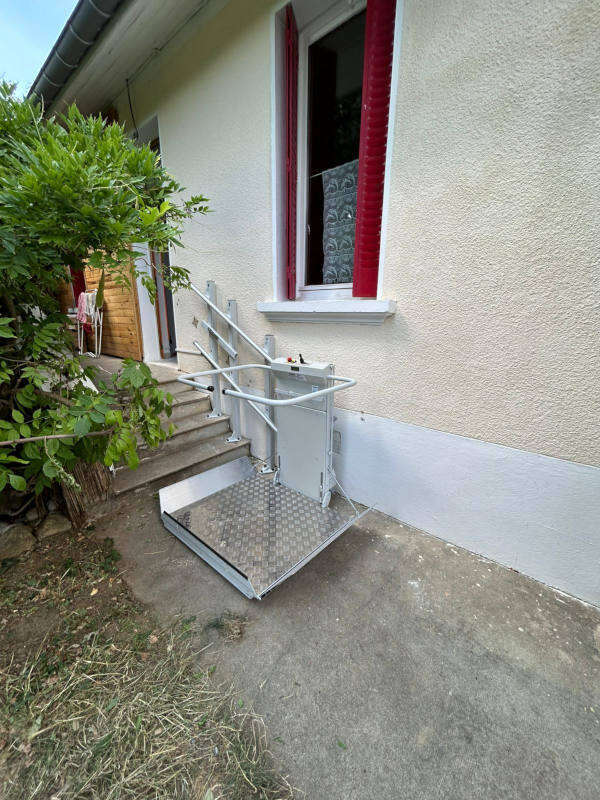 Photo de la référence Plateforme DELTA pour fauteuil roulant à ROMANS-SUR-ISERE (26100)