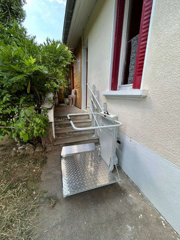 Photo de la référence Plateforme DELTA pour fauteuil roulant à ROMANS-SUR-ISERE (26100)