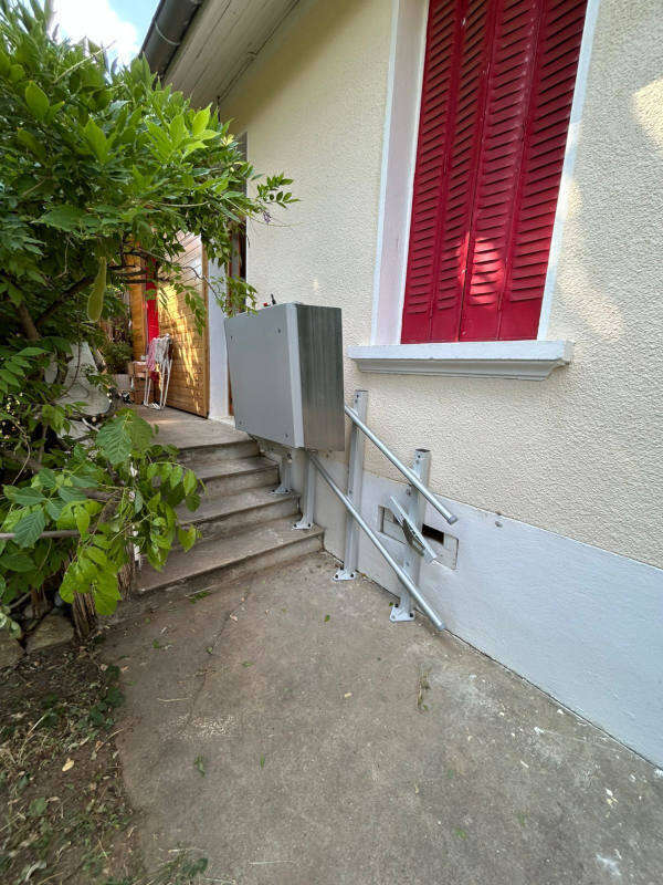 Photo de la référence Plateforme DELTA pour fauteuil roulant à ROMANS-SUR-ISERE (26100)