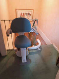 Vignette de la référence Chaise pivotante pour escalier étroit