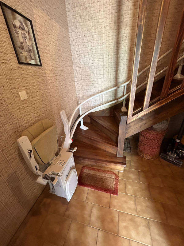 Photo de la référence Monte-charge d'escalier à GEYSSANS (26750)