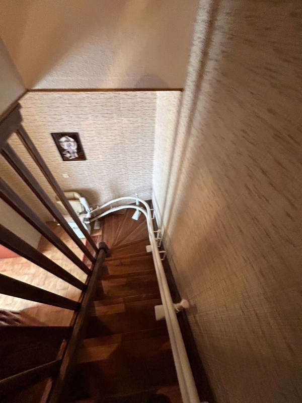 Photo de la référence Monte-charge d'escalier à GEYSSANS (26750)