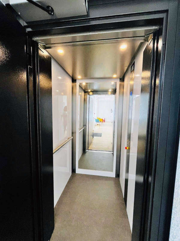 Photo de la référence Ascenseur ERP dans un cabinet médical à PORTES-LES-VALENCE (26800)