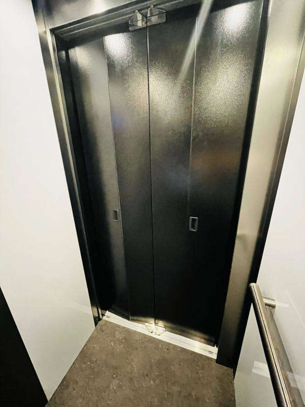 Photo de la référence Ascenseur ERP dans un cabinet médical à PORTES-LES-VALENCE (26800)
