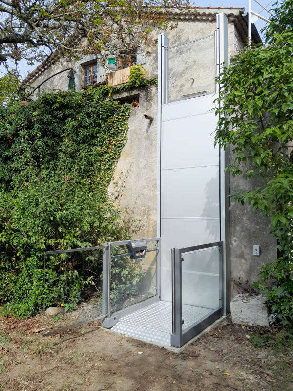 Photo de la référence Plateforme élévatrice UNA PORTE à RUOMS (07120)