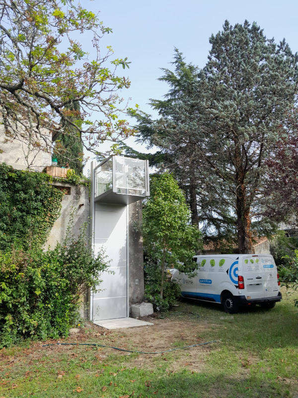 Photo de la référence Plateforme élévatrice UNA PORTE à RUOMS (07120)