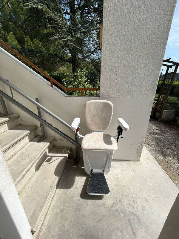 Photo de la référence Monte-escalier droit ALPHA à LA REPARA AURIPLES (26400)