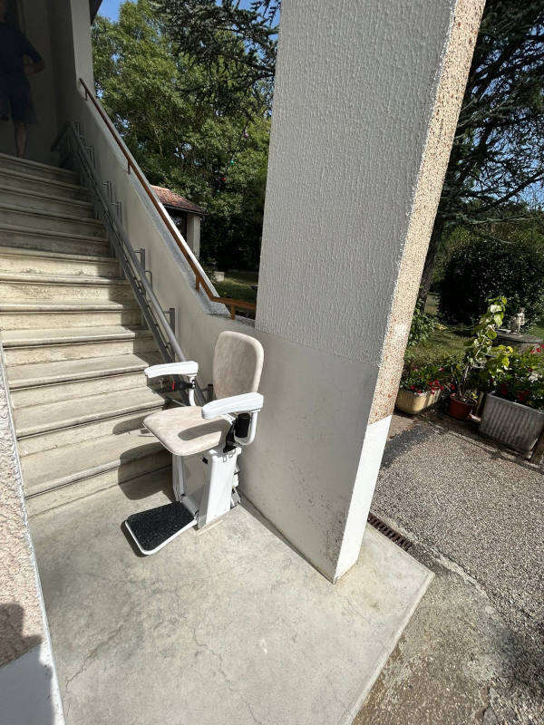 Photo de la référence Monte-escalier droit ALPHA à LA REPARA AURIPLES (26400)