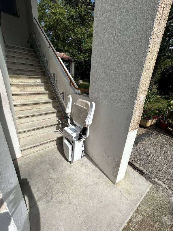 Photo de la référence Monte-escalier droit ALPHA à LA REPARA AURIPLES (26400)