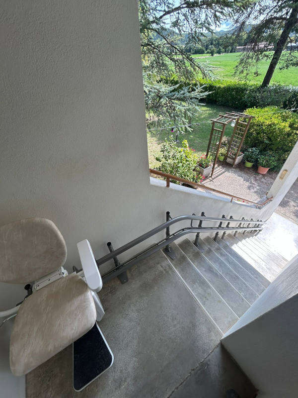 Photo de la référence Monte-escalier droit ALPHA à LA REPARA AURIPLES (26400)
