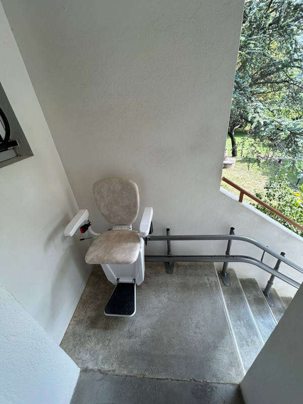 Photo de la référence Monte-escalier droit ALPHA à LA REPARA AURIPLES (26400)