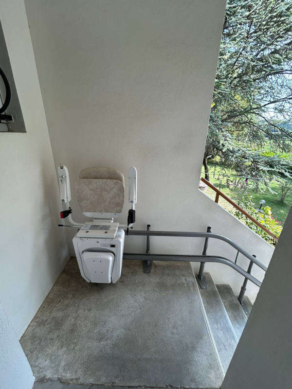Photo de la référence Monte-escalier droit ALPHA à LA REPARA AURIPLES (26400)