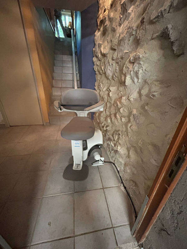 Photo de la référence Chaise d'escalier FLOW S à TOULAUD (07130)