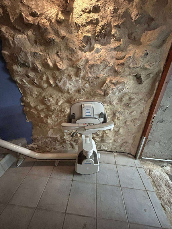 Photo de la référence Chaise d'escalier FLOW S à TOULAUD (07130)