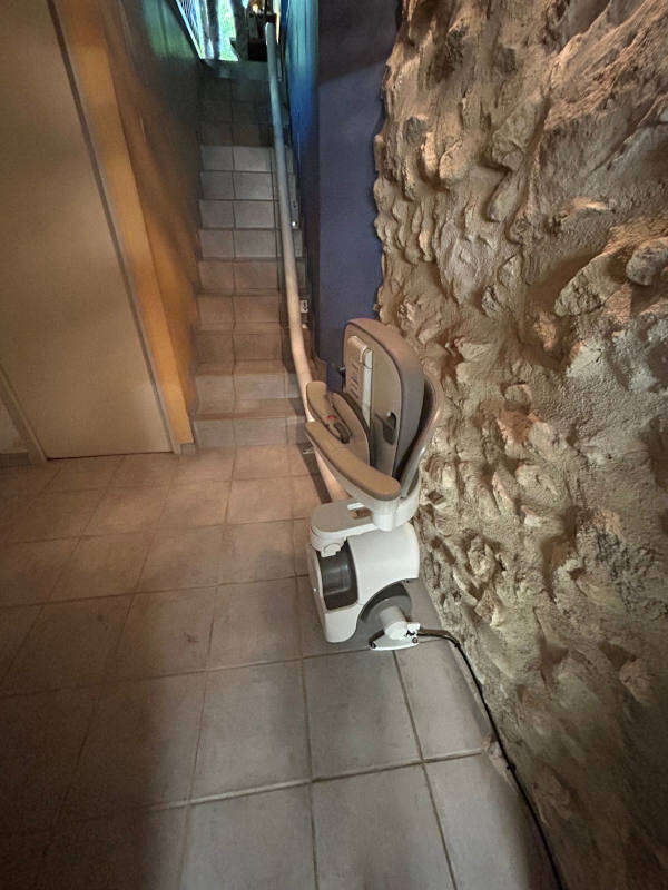 Photo de la référence Chaise d'escalier FLOW S à TOULAUD (07130)