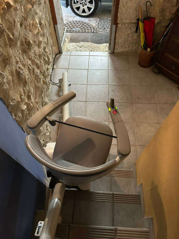 Photo de la référence Chaise d'escalier FLOW S à TOULAUD (07130)