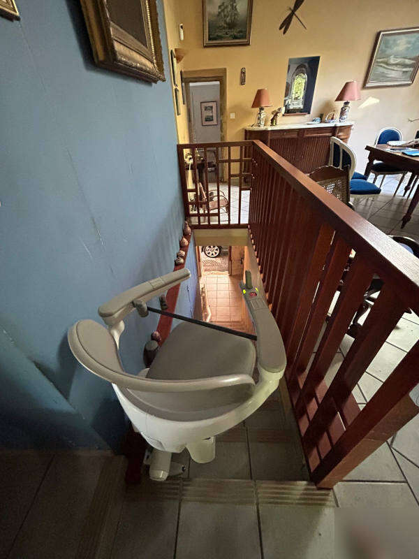Photo de la référence Chaise d'escalier FLOW S à TOULAUD (07130)