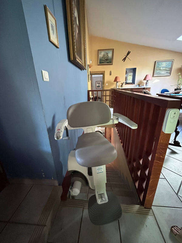 Photo de la référence Chaise d'escalier FLOW S à TOULAUD (07130)