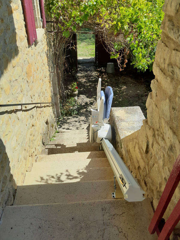 Photo de la référence Chaise monte-escalier droit extérieur à SOYANS (26400)