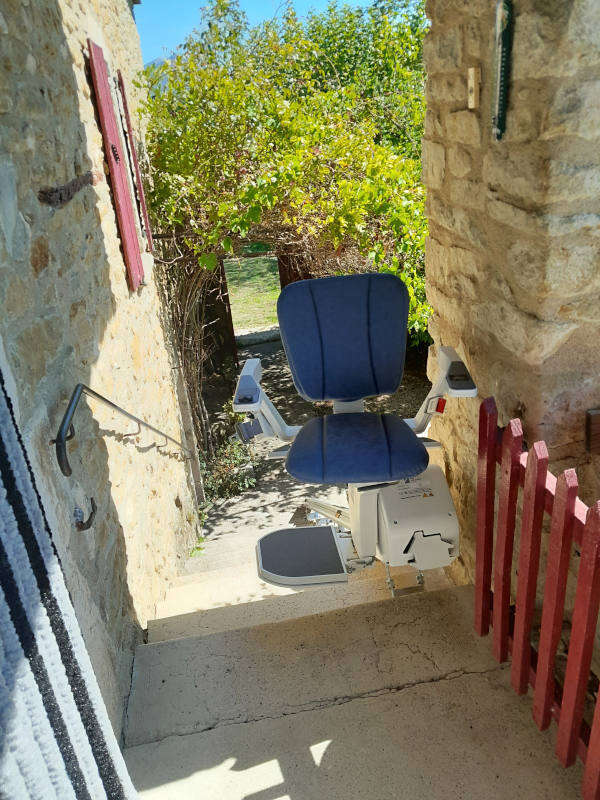 Photo de la référence Chaise monte-escalier droit extérieur à SOYANS (26400)
