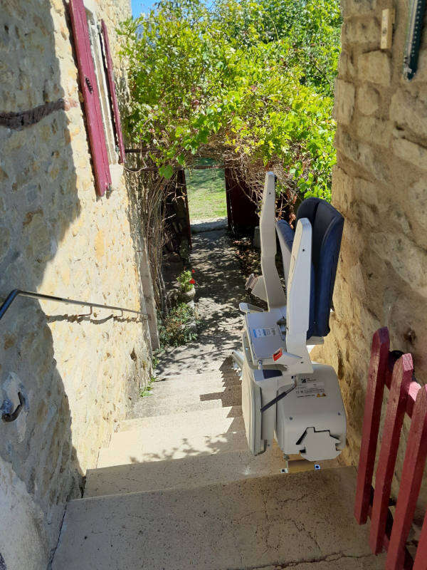 Photo de la référence Chaise monte-escalier droit extérieur à SOYANS (26400)