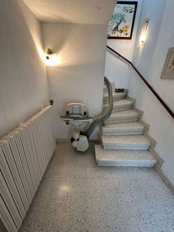 Photo de la référence Une chaise d'escalier sur-mesure à ETOILE-SUR-RHONE (26800)