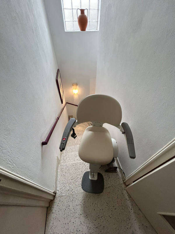 Photo de la référence Une chaise d'escalier sur-mesure à ETOILE-SUR-RHONE (26800)