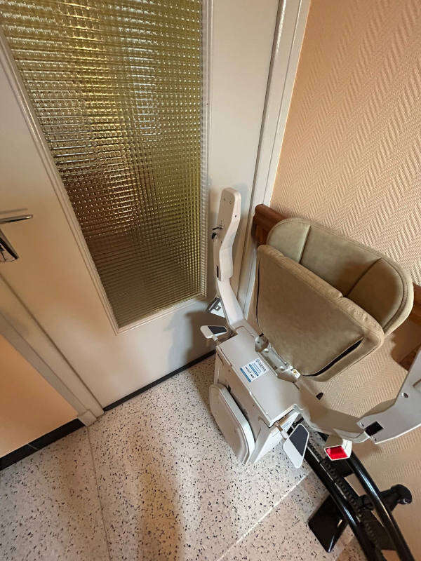 Photo de la référence Monte escalier élévateur Curve à SAINT-ROMANS (38160)