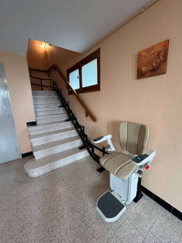 Visuel : Monte escalier élévateur Curve SAINT-ROMANS (38160)