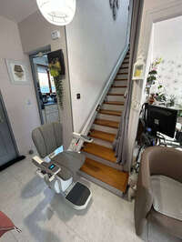 Vignette de la référence Monte-fauteuil avec rail relevable