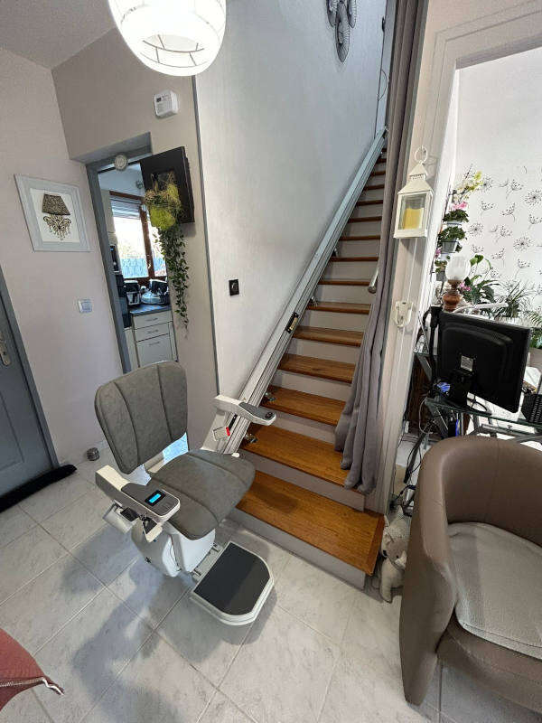 Visuel : Monte-fauteuil avec rail relevable SAINT HILAIRE DE LA COTE (38260)