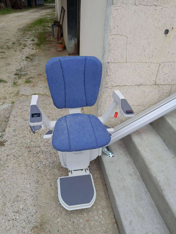 Photo de la référence Fauteuil d'escalier extérieur à ALLAN (26780)