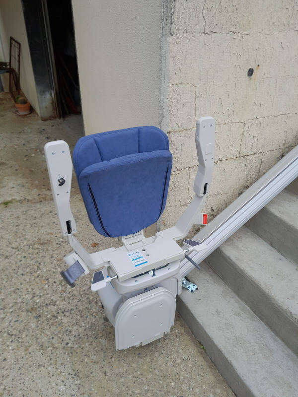 Photo de la référence Fauteuil d'escalier extérieur à ALLAN (26780)