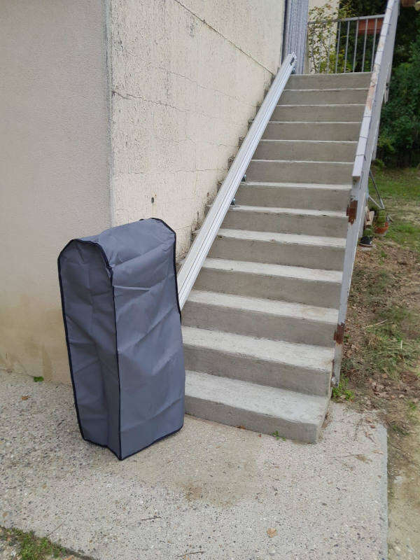 Photo de la référence Fauteuil d'escalier extérieur à ALLAN (26780)