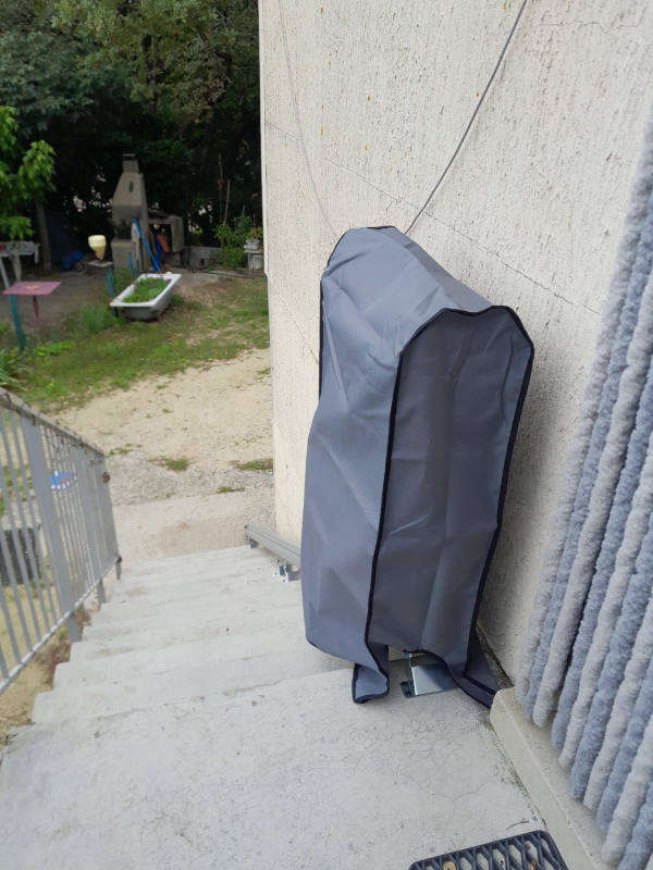 Photo de la référence Fauteuil d'escalier extérieur à ALLAN (26780)