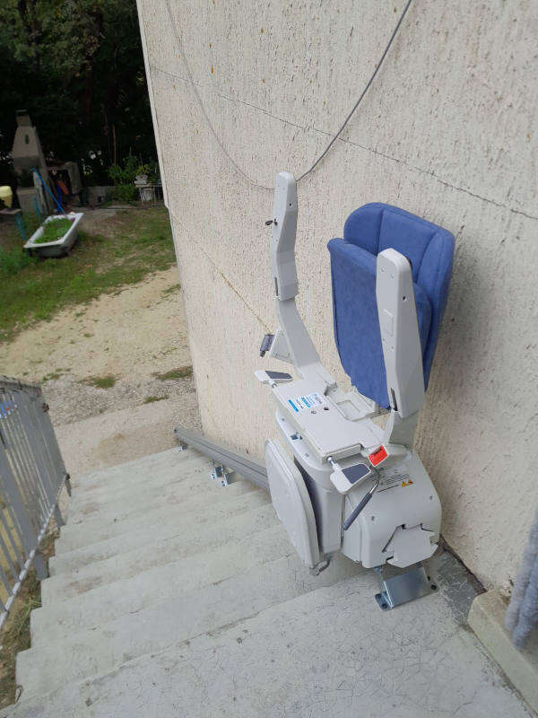 Photo de la référence Fauteuil d'escalier extérieur à ALLAN (26780)