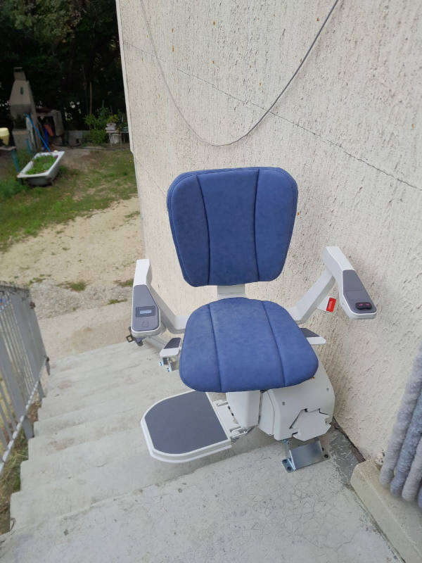 Photo de la référence Fauteuil d'escalier extérieur à ALLAN (26780)