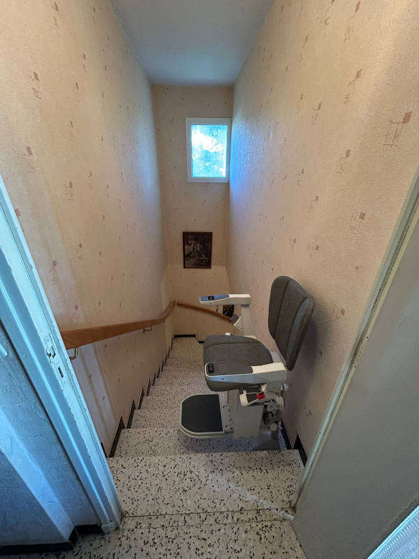 Photo de la référence Un monte escalier birail sur-mesure à LORIOL-SUR-DROME (26270)