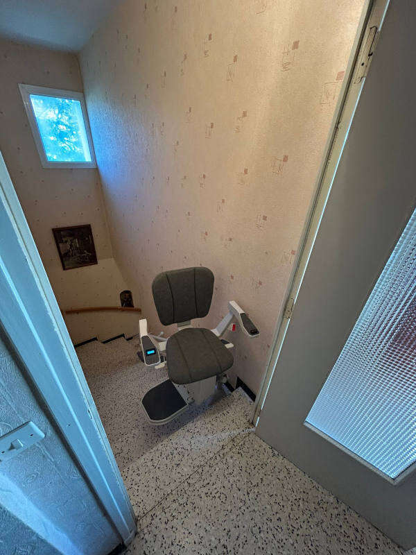 Photo de la référence Un monte escalier birail sur-mesure à LORIOL-SUR-DROME (26270)