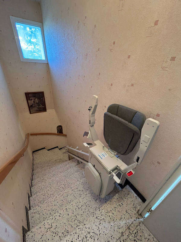 Photo de la référence Un monte escalier birail sur-mesure à LORIOL-SUR-DROME (26270)