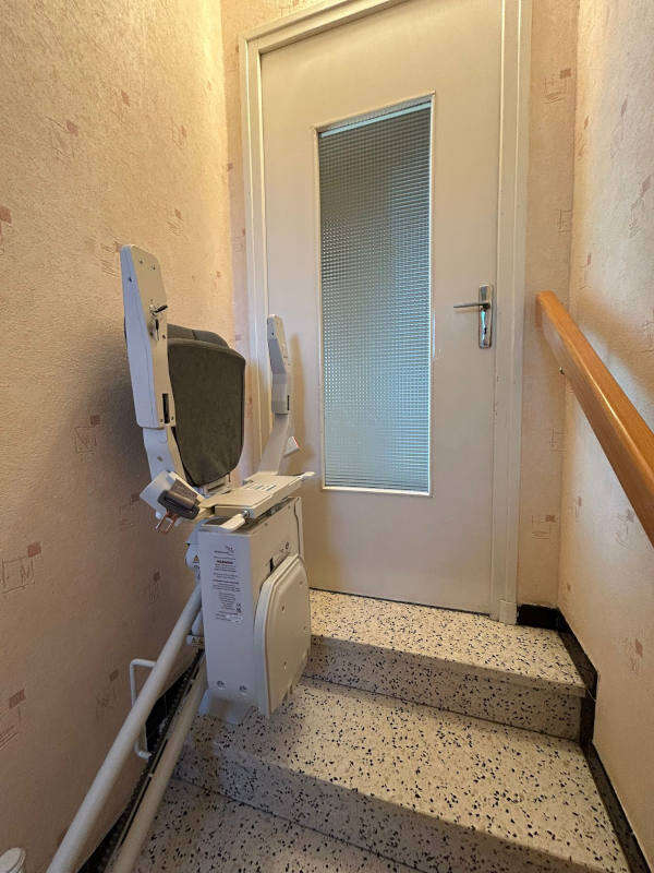 Photo de la référence Un monte escalier birail sur-mesure à LORIOL-SUR-DROME (26270)