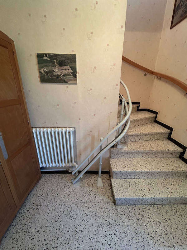 Photo de la référence Un monte escalier birail sur-mesure à LORIOL-SUR-DROME (26270)