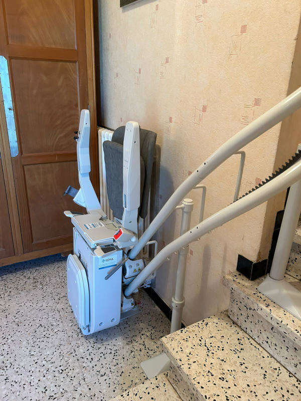 Photo de la référence Un monte escalier birail sur-mesure à LORIOL-SUR-DROME (26270)