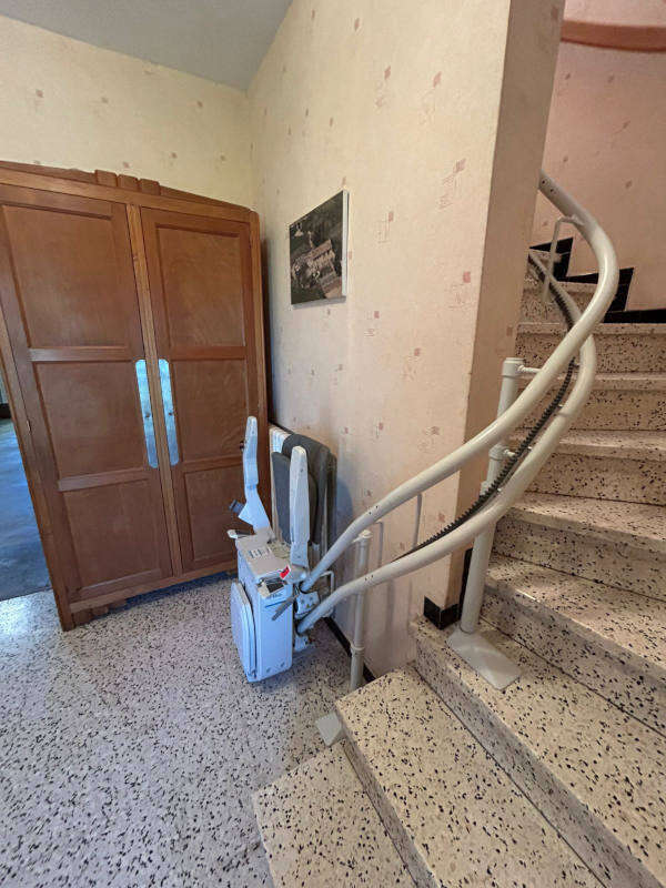 Photo de la référence Un monte escalier birail sur-mesure à LORIOL-SUR-DROME (26270)