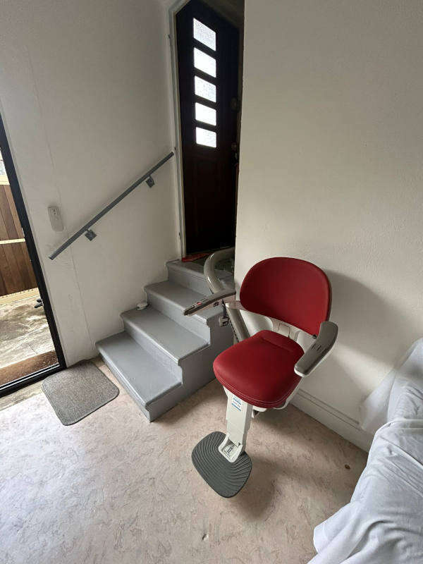 Photo de la référence Siège monte escalier sur-mesure à VALENCE (26000)