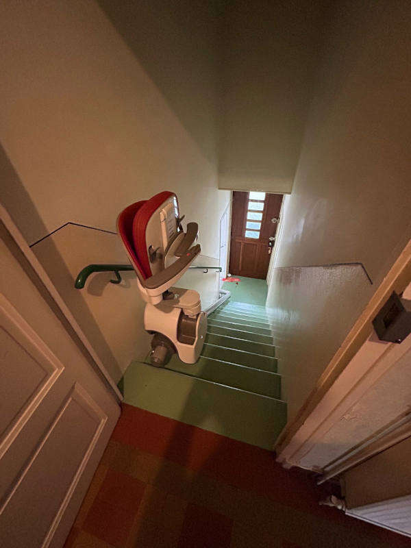 Photo de la référence Siège monte escalier sur-mesure à VALENCE (26000)